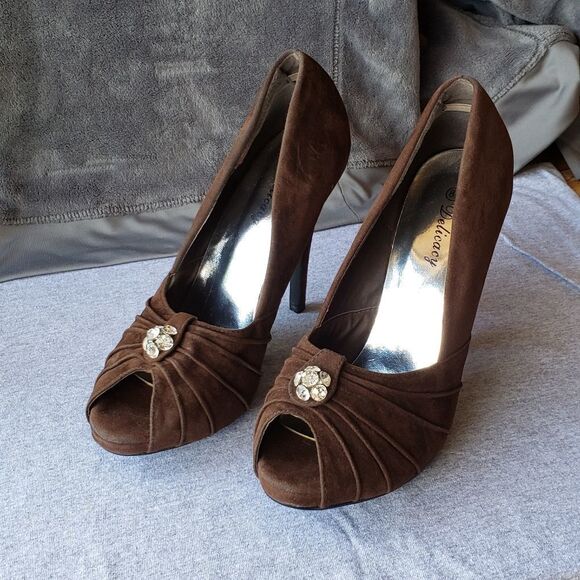 Beautiful Brown Suede Heels w Rhinestones Sz 8.5 - Picture 3 of 7